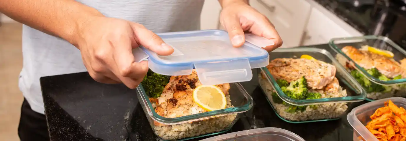 Gesunde Meal-Prep für Vielbeschäftigte: 7 Profi-Tipps für mehr Zeit