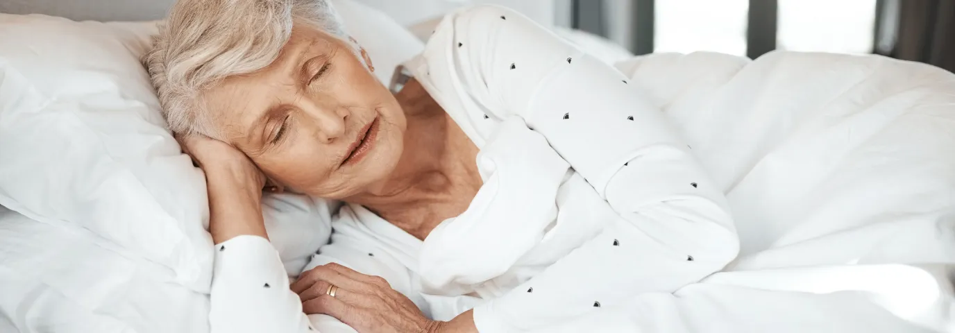 Schlafqualität in der Pflege: 7 Tipps für erholsamen Schlaf trotz Belastung