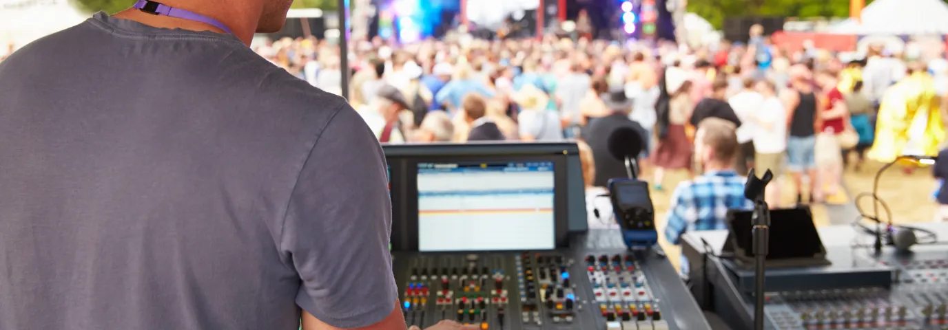 Feedback vermeiden im Live-Sound: Systematische Anleitung für Gain-Struktur, EQ & Mikrofonpositionierung Feedback vermeiden im Live-Sound: Systematische Anleitung für Gain-Struktur, EQ & Mikrofonpositionierung