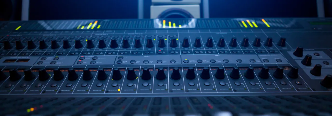 LUFS & True Peak für Streaming: Technische Anleitung für Mastering LUFS & True Peak für Streaming: Technische Anleitung für Mastering