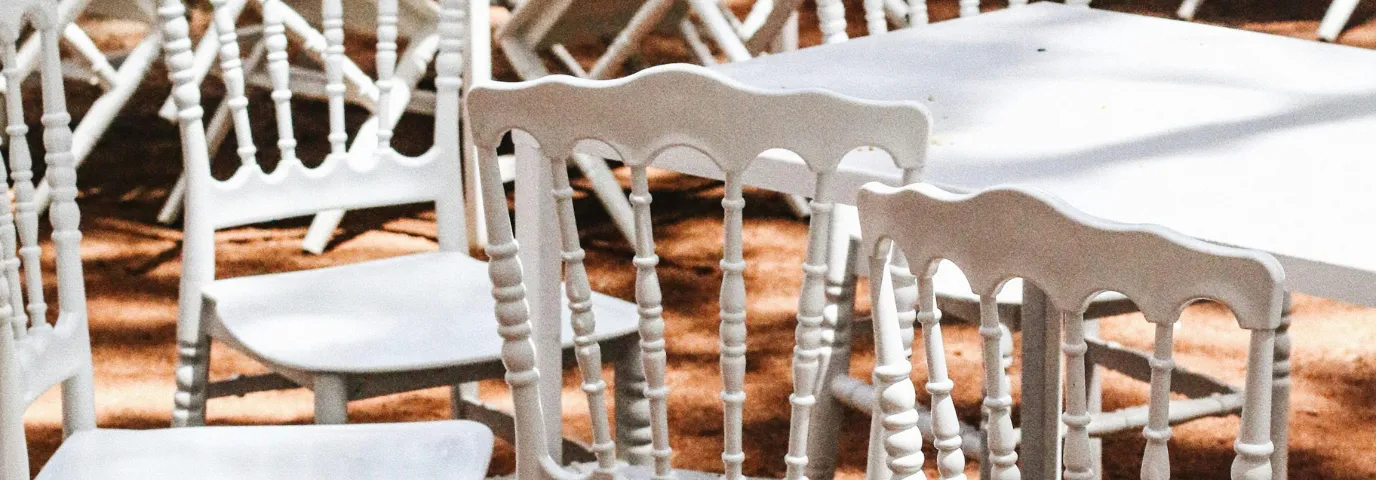 Möbelverleih für Events: So planst Du nachhaltige Feiern mit Stil Möbelverleih für Events: So planst Du nachhaltige Feiern mit Stil