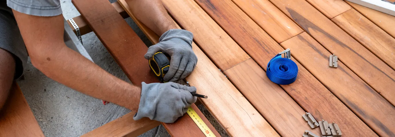 Holzterrasse Unterkonstruktion: Richtige Abstände für maximale Haltbarkeit Holzterrasse Unterkonstruktion: Richtige Abstände für maximale Haltbarkeit