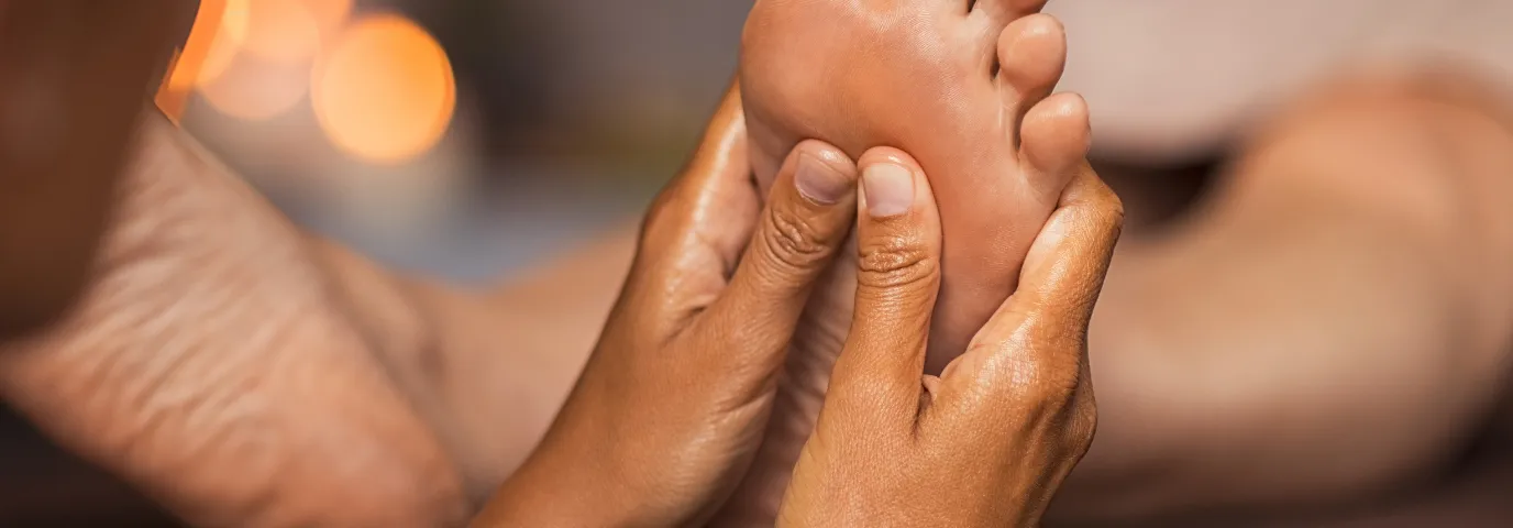 Natürliche Fußöle: Wirkung, Anwendung & Krankenkassen-Übernahme Natürliche Fußöle: Wirkung, Anwendung & Krankenkassen-Übernahme