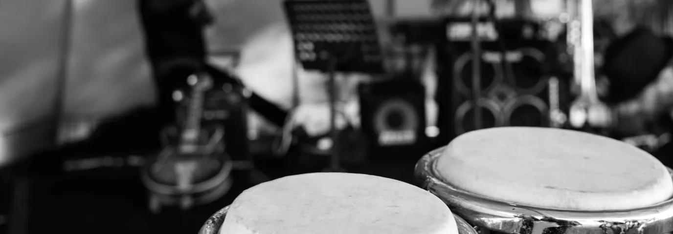 Drum Miking Setups: From Minimal to Multi-Mic Recording Techniques Drum Miking Setups: From Minimal to Multi-Mic Recording Techniques